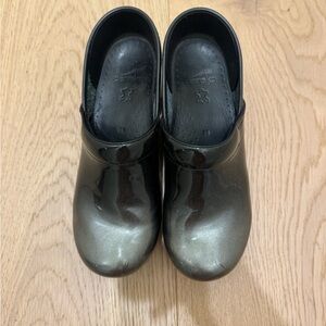 Dansko Shiny Black Clogs size 38 EU, 7.5 US